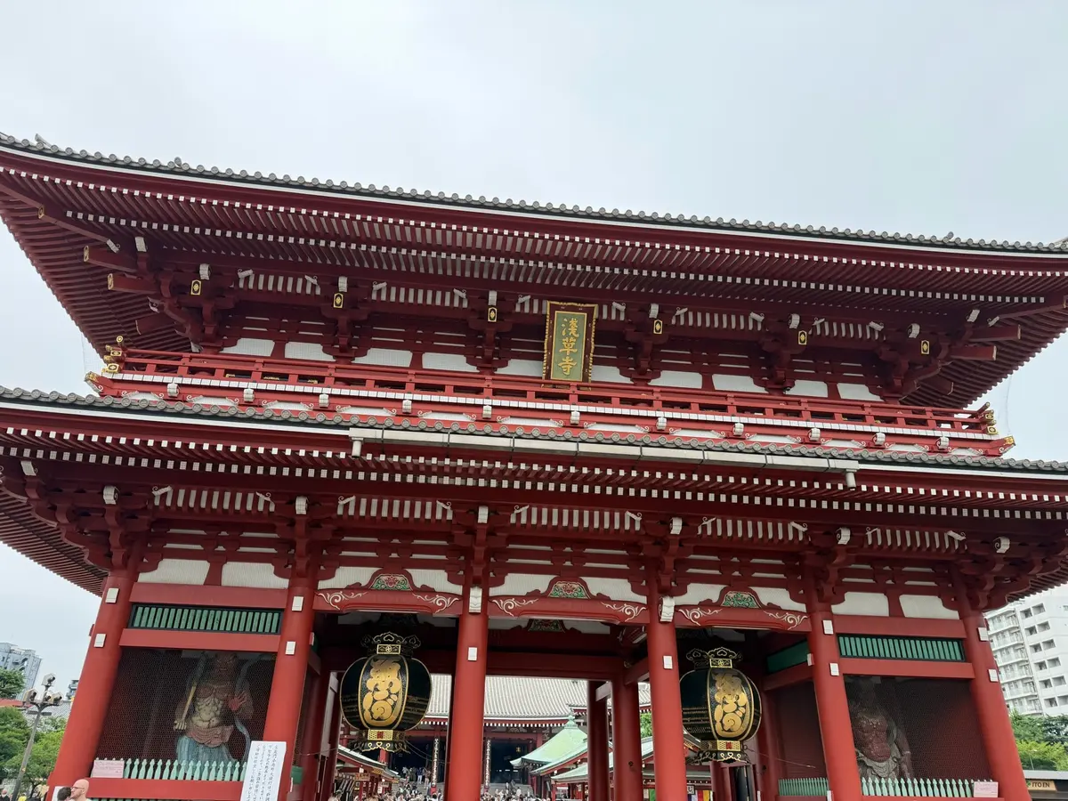 Temple gate and lanterns at Senso-ji in Tokyo.